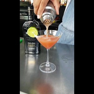 ¡Todos los días disfruta de un 2x1 en nuestros cocteles Dark Rum Martini y Dirty Mojito! ¡Fines de semana desde las 10:00 AM hasta las 6:00 PM! Hasta agotar existencia. #coctail #afterwork #happyhour #hotel #HotelEnSantoDomingo #Rooftop #level2 | Holiday Inn Santo Domingo | Facebook