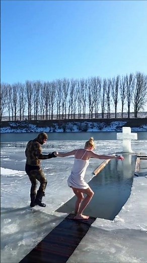 part410#Ice😱pool challenge in#winter🌊#nothing candampentheenthusia👙#theway#winter#icebath challenge
