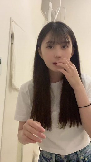 女の子のおしりを愛でる動画
