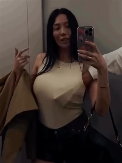 KITA 💞 on Instagram: "@oliviaassky The i9 and i7 are both high-performance processor lines from Intel, but they cater to different needs and offer distinct features. Here’s a brief comparison: Intel Core i7: - Typically offers 6-8 cores and 12-16 threads - High-performance for gaming, content creation, and heavy multitasking - Hyper-Threading technology for improved multithreading - Generally more affordable than i9 processors - Suitable for most users who need a powerful processor for demandin