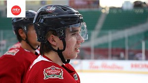 Raimo Helmiseltä suora näkemys NHL-suomalaissensaation tilanteesta – Nuoret Leijonat jännän äärellä