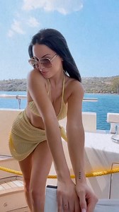 Δήμητρα Αλεξανδράκη on Instagram: "Σεπτέμβριος.....τέλος καλοκαιριού μπορεί να πουν κάποιοι......όχι βέβαια εγώ μετράω 36 Αυγούστου 😜 Ακόμα φοράω τα γυαλιά μου από @skyoptic_greece . Από κλασσικά μέχρι τολμηρά και από Guess μέχρι Prada 😎 Έχουν τα πάντα και για κάθε περίσταση. Επισκεφτείτε το online κατάστημα τους να κάνετε δικά σας τα αγαπημένα σας brands και εννοείται ότι σας έχω εξασφαλίσει εκπτωτικό κωδικό !! Να μην ξεχάσετε να χρησιμοποιήσετε τον κωδικό μου DIMI10 που θα σας δώσει -10% σε 