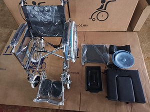 [Hot Item] Brother Medical Flip up Armrest Commode Shower Wheelchair with Toilet for Elderly