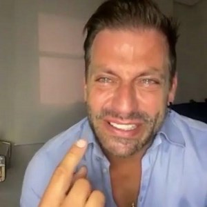 578K views · 870 shares | Domingo tem entrevista exclusiva. Renata Ceribelli conversou com o ator Henri Castelli sobre as agressões que ele sofreu no fim do ano passado em Alagoas. Muito emocionado, o artista deu detalhes do que aconteceu na noite de 29 de dezembro. A entrevista completa você vai ver domingo no #Fantástico. | TV Globo | Facebook