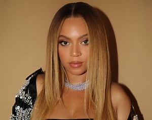 20 Famous Female Pop Singers - Singersroom.com