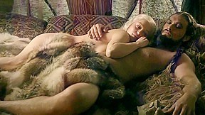 Emilia Clarke - Games of Thrones S1