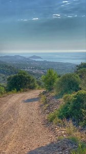 ¿Conoces la Sierra de Irta? Encontrarás camas y playas tranquilas y rutas para realizar senderismo y mountain bike Video @sergi_penyiscola #peñiscola #peniscola #castellon #mediterraneo #comunidadvalenciana #travel #sierradeirta | Todo Peñiscola