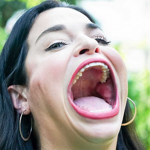 Samantha Ramsdell (USA) has set a new record for the largest mouth gape for a female - 6.52 cm (2.56 in) | Guinness World Records