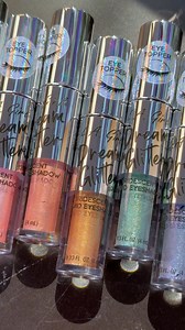 Our Dream Glitter Iridescent Liquid Eyeshadow brings your wildest dreams come true with color shifting shimmer and an iridescent finish 👀💫 This quick dry formula dries down fast, has long lasting wear, and has no glitter fallout. Wear it alone, as a glitter topper, or as a liner! Swipe onto the lid and build up to desired pigment level. Let dry or blend out with a brush or finger. However you wear, you’ll look like a dream come true 🌙🌌 ✨Dimensional glitter ✨Quick drying ✨Doe foot applicator 