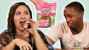 Americans Try British Snacks For The First Time 😂 | Tasty UK