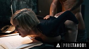 Les soumises PURE TABOO Vanessa Sky et Dee Williams sont dominées par FREE USE - SIMULATION