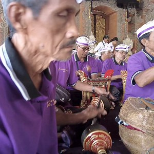 67K views · 254 reactions | "Yang Terlupakan" Gamelan Pelebon Puri Agung Ubud Bali. Ada Yang Tahu Jenis Gamelan Ini? Update: Penampilan Para Maestro Suhu Gamelan Sekaa Angklung Sidha Wija Kusuma, Banjar Sidan, Kabupaten Gianyar, Provinsi Bali... #GamelanBali #Gamelan #Ngaben #NgabenBali #PelebonPuriUbud #AngklungSidan #SekaaAngklung #Sidan #DesaSidan #Pelebon #PelebonBali | Ngurah Surya Kusuma | Facebook