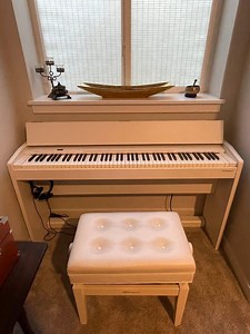 Used Roland F-140R Digital Piano - - Sweetwater's Gear Exchange