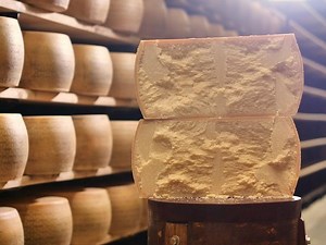 Parmigiano Reggiano, record di produzione e prezzo. Export al 53%