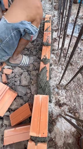 inserts conctete spacer for bottom slab #construction #engineering #streamer #structure | DanielPlunges