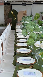 Queridas clientes O simples que vocês pedem deve ser assim 😩 E não aquele vossos simples do Pinterest🙄 E essas clientes são clientes de casa e não foi por falta de valores é mesmo esse simples que elas queriam. | Pandora Decorações