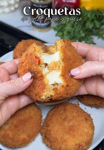 Deliciosas croquetas de pollo, papa y queso