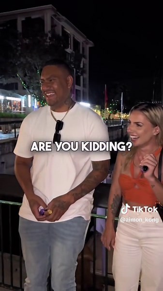 Girl Gets Hypnotized: Magic Reactions Revealed