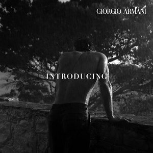 13 reactions | Descoperă ACQUA DI GIÒ de la Giorgio Armani, simbolul masculin acum interpretat de AARON TAYLOR-JOHNSON. bit.ly/AquaDiGioArmani Același parfum emblematic cu note marine și un nou recipient modern reîncărcabil.  | Douglas Romania | Facebook