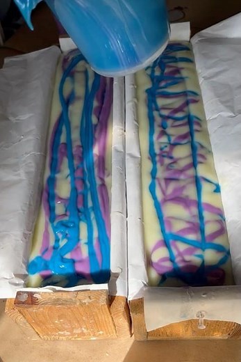 Drop Swirl Technique in Cold Process Goat Milk Soap