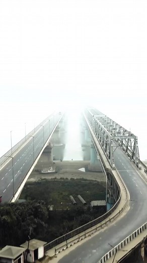 Traveller’s Trail 2023 was an initiative by Assam Tourism to highlight various destinations and experiences that Awesome Assam offers. Several vloggers had visited Assam as part of the programme. We are recalling some of the videos that the vloggers made as part of this initiative. This video gives us a glimpse of the Saraighat bridge, a rail-cum-road bridge over the majestic Brahmaputra river in Assam. #AwesomeAssam #Assam #SaraighatBridge #Saraighat #Bridge #RailCumRoadBridge #Brahmaputra #Bra