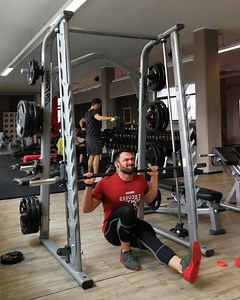 BOOM! PENG! PISTOL SQUAT'S! 💥 Fuark - I'm dying! 😥🔥 #Legday #pistolsquat #asstograss | Pascal Munz Fitness