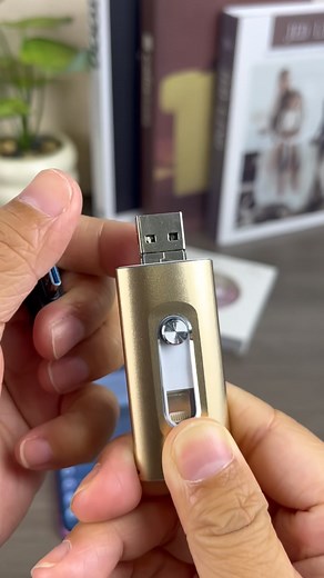  Marre du manque d’espace sur votre téléphone ? Voici la clé USB 3-en-1 de 128 Go qui change tout ! ✅ Compatible iPhone, Android et PC ✅ Sauvegarde instantanée de vos photos/vidéos ✅ Transfert ultra-rapide USB 3.0 ✅ Application gratuite pour gérer vos fichiers ✅ Aucun câble, aucun cloud, 100 % sécurisé ! | MallAfrican.1 | Facebook