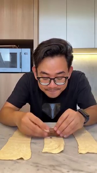 48K views · 1.1K reactions | ✨Pertama kali buat pain au chocolat di emily in paris✨ | Ravie Vlog | Facebook