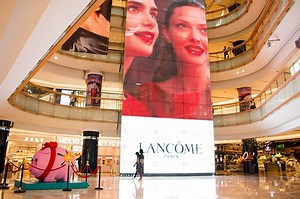 [Hot Item] Window Glass Curtain Wall Advertising LED Display Screen P3.91 HD Full Color LED Transparent Display Screens