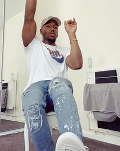 « Ton cavu sait danser comme sait danser comme Mickie, il sait dire Coucou Taykee »🕺🏾 cc @gracyhopkins | Tayc