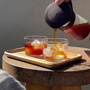 Tomorrow (Friday) from 18:30 we will run a workshop on how to make summer coffee drinks at home. Our trainer Allan will run through the recipes. This is a super interesting workshop that gives you great ideas to get you through the summer period. Please register below. Duration: 90 minutes. We have you fully coached before dinner! 流☕️ Location: Our Checkpoint Charlie Cafe thebarn.de/products/summer-coffee-drinks | THE BARN | Facebook