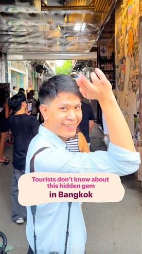 Withlocals on Instagram: "Explore places tourists never find with locals you’ll love, like Binn! Visiting Bangkok soon? Enjoy great food, make lasting memories, and capture amazing photos on his tour.  Tap the link in bio to learn more! #citytour #withlocals #tourguide #travel #tour #localexperience"