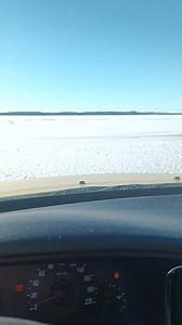 Nu kan man ta nån tur ock vara försiktig. En tum per hjul ska räcka för en liten bil men det dubbla är optimalt. Kör sakta på andras isvägar,det går till få slut på dom om isen ej är så tjock.Kör alldrig baketter ett ensamt bilsport,man har ingen koll hur den gossen funderar | Ingolf Strand