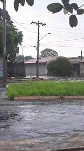 Chuva forte derrubou muro da Escola Pedro Xavier, no Conjunto Cachoeira Dourada, região sudoeste de Goiânia. | Guanabara Noticias | Facebook