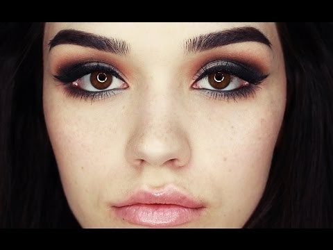 Grey Smokey Eyes