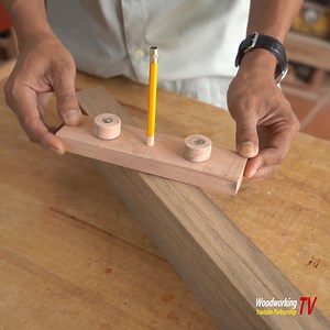 Centre Marking Jig - Adjustable Center Finder Jig | Woodworking TV