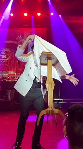 Floating Table 😳#Floating #magic #show | Julien Magic