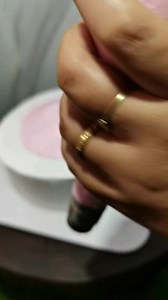 RUSSIAN TIP FLOWER PIPING... 🌸🌸🌸🌸🌸 Anong technique para tumayo ito... Watch this video👇👇 🌹🌹🌸🌸🌺 | Love Cakes