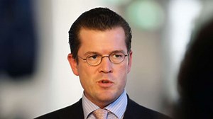 Fall Arcandor: Guttenberg greift SPD an