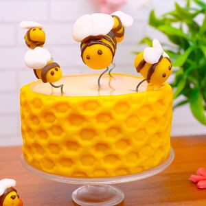 Miniature Bee Themed Honeycomb Cake with Adorable Flying Bees | Tiny Cakes