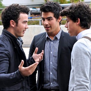 Kevin Jonas Shows Off His Wingman Skills on Married to Jonas