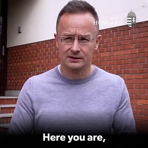 It's still completely astonishing to me that the Hungarian FM appears to be admitting he made regular calls to his Russian counterpart to relay sensitive information from EU meetings, and yet is trying to blame a respected & dogged Hungarian journalist @panyiszabolcs