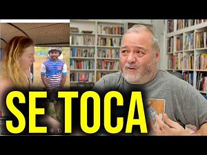 Se la menea delante de ella