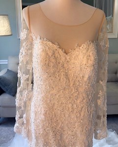 A beautiful Mermaid Wedding Dress Ready for Shipping to our beautiful bride Nafi from New York❣️ We cannot wait to see you rocking this gown! The bride wanted some bling added so we’ve added that all over the bodice✨❣️ Gown: @bridesandtailor Song: Jason Derulo- Will you marry me? ________________________________________#weddingdress #newlyengaged #engaged #weddinginspo #weddinginspiration #newyorkbrides #bridesandtailor #customgowns #customweddingdress #weddingphotography #mermaidgown #bling | B