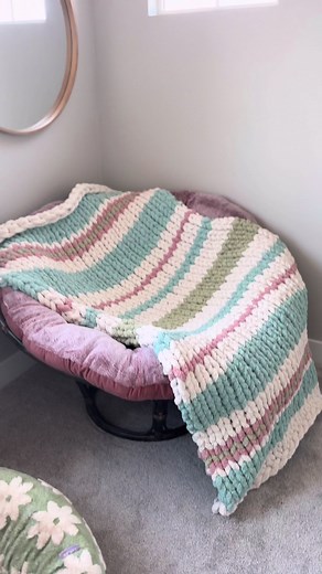 Easter Meadows Chunky Knit Blanket Tutorial | Hand Knit DIY