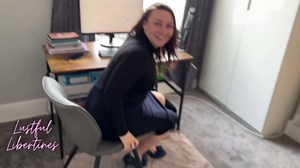 Creampie Stepmom while she’s on a work call
