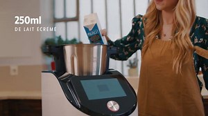 En exclusivité chez Intermarché le robot cuiseur connecté DIGICOOK Arthur Martin Home ! Lola Rossi a réalisé en avant-première une recette gourmande et festive que vous pourrez retrouver dans le catalogue connecté parmi plus de 100 recettes intégrées  Un blinis maison avec sa crème et son tartare au saumon  | Intermarché Villersexel | Facebook