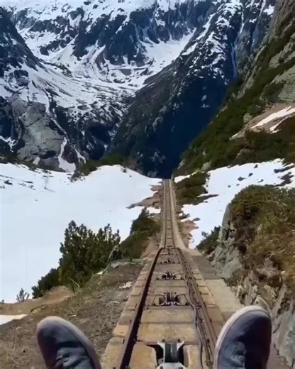 大自然的过山车，瑞士'Gelmerbahn'轨道观光车，美丽的刺激