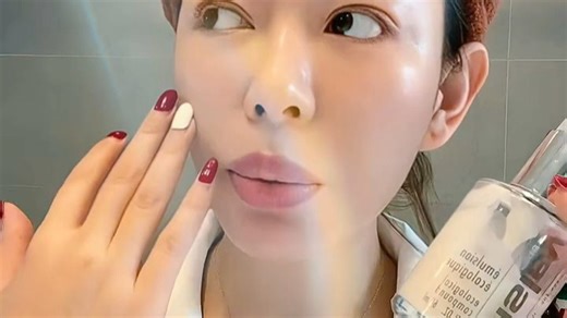 希思黎全能乳液(原瓶)使用后肌肤水润不紧绷，白天护肤更安心，适合日常保湿需求，细腻肤感带来紧致提升。