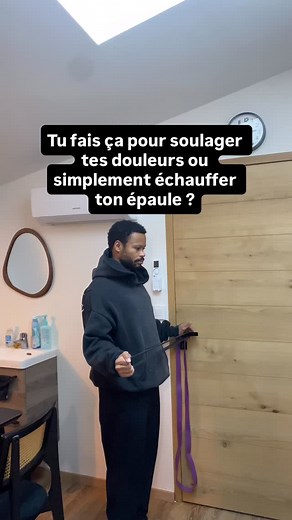 Avant de faire la rotation externe de l’épaule, commence par serrer...